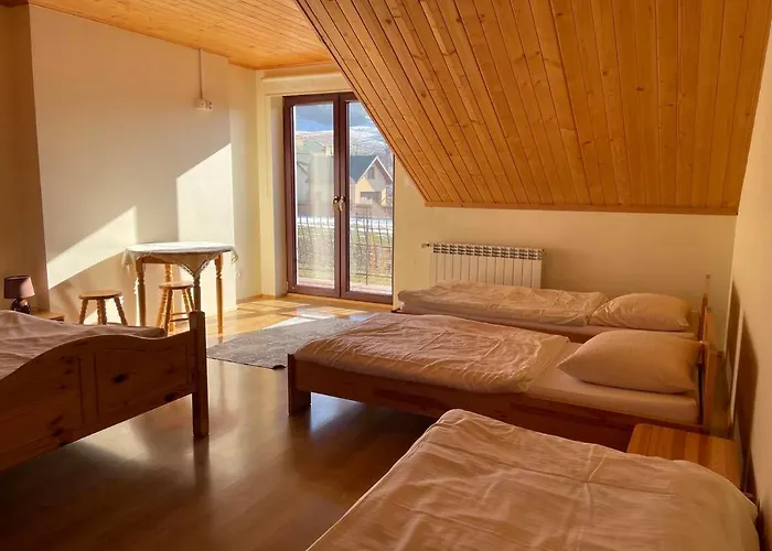 Pod Swierkami - Farmház *